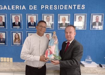 Padre faz visita à ASTRA-13 e abençoa associação e setores do TRT da Paraíba