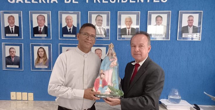 Padre faz visita à ASTRA-13 e abençoa associação e setores do TRT da Paraíba