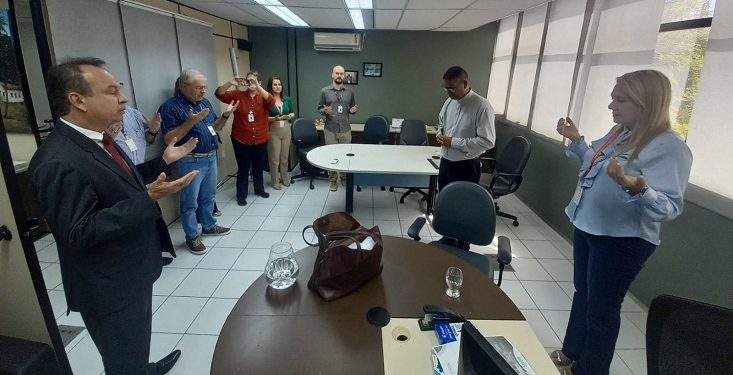 Padre faz visita à ASTRA-13 e abençoa associação e setores do TRT da Paraíba