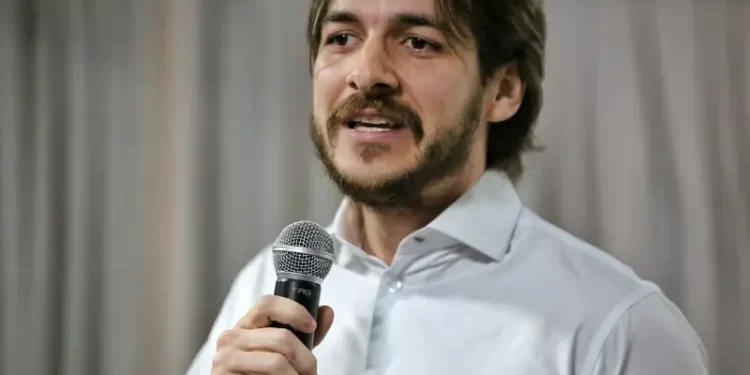 Pedro diz que não apoiou reeleição de Bolsonaro em 2022 “porque ele não nos representa”