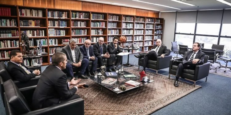 Cícero Lucena participa de reunião da FNP com STF que discute ação sobre a população em situação de rua