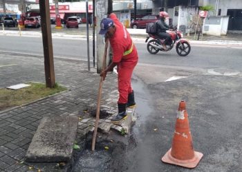 SEINFRA orienta a população sobre o descarte correto de lixo para evitar obstrução de galerias