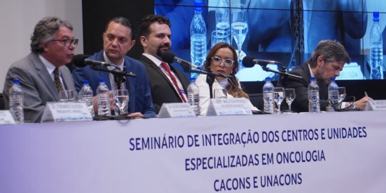 Seminário debate integração entre Centros e Unidades de alta complexidade no tratamento do câncer