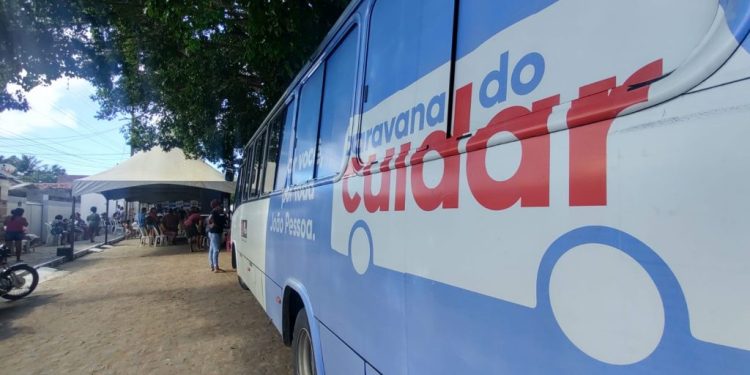 Moradores do bairro Oitizeiro recebem a Caravana do Cuidar nesta sexta-feira