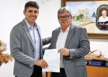 João Azevêdo recebe deputado Tovar Correia Lima em audiência