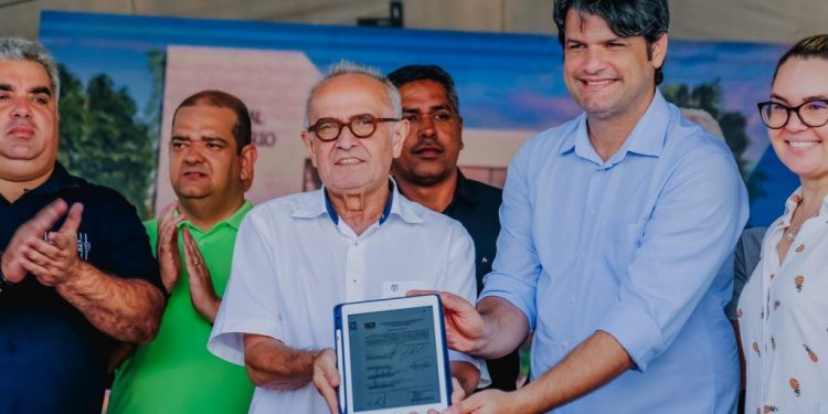 Cícero Lucena assina ordem de serviço para construção do primeiro Hospital Veterinário público de João Pessoa