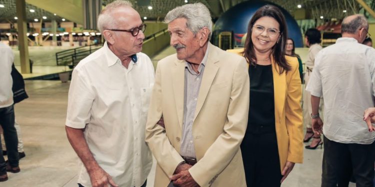 Cícero participa da pré-estreia de ‘O Velho e o Rio’, filme que homenageia o jornalista Gonzaga Rodrigues