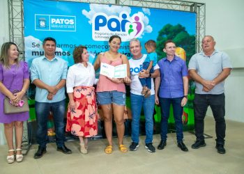 Programa PAI muda a realidade de mais famílias em Patos com entrega de cartões