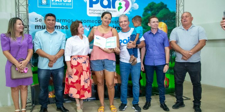 Programa PAI muda a realidade de mais famílias em Patos com entrega de cartões
