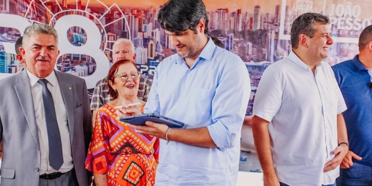 Leo Bezerra autoriza início de obras de pavimentação em nove ruas de Mangabeira