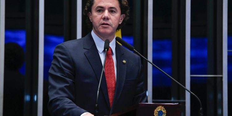 Voto de Louvor: Veneziano homenageia Fantástico e destaca 50 anos do programa durante discurso no Senado