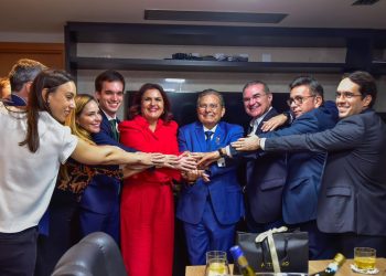 Procuradores do Estado homenageiam Adriano Galdino