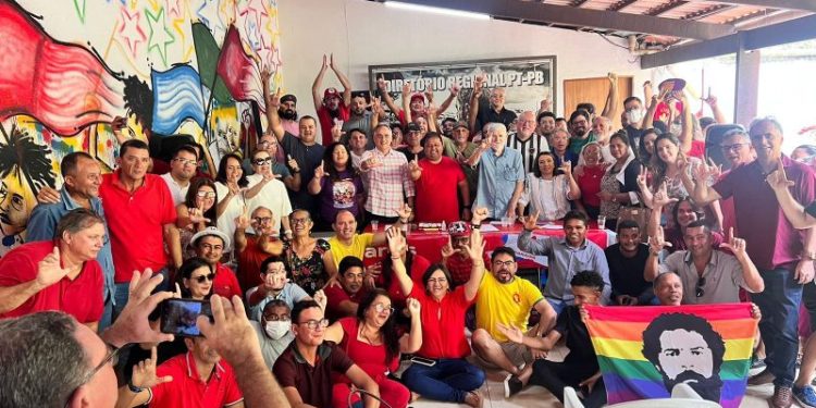 Com a presença de Cartaxo, militância do PT pede candidatura própria a Prefeitura de João Pessoa