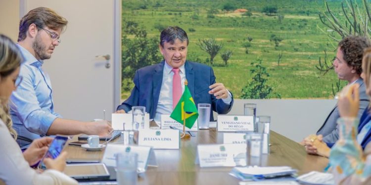 Veneziano e Bruno se reúnem com ministro Wellington Dias para ampliar restaurantes populares e outras ações sociais em Campina Grande