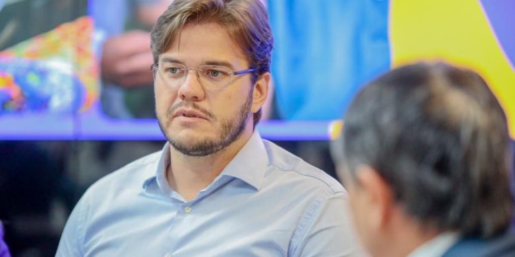 Veneziano e Bruno se reúnem com ministro Wellington Dias para ampliar restaurantes populares e outras ações sociais em Campina Grande