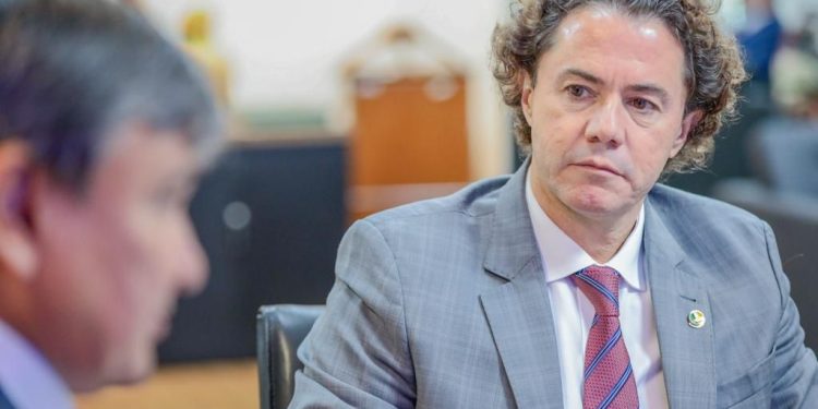 Veneziano e Bruno se reúnem com ministro Wellington Dias para ampliar restaurantes populares e outras ações sociais em Campina Grande