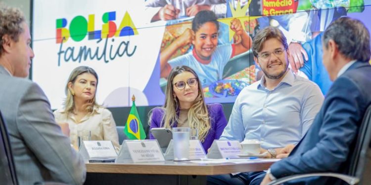 Veneziano e Bruno se reúnem com ministro Wellington Dias para ampliar restaurantes populares e outras ações sociais em Campina Grande