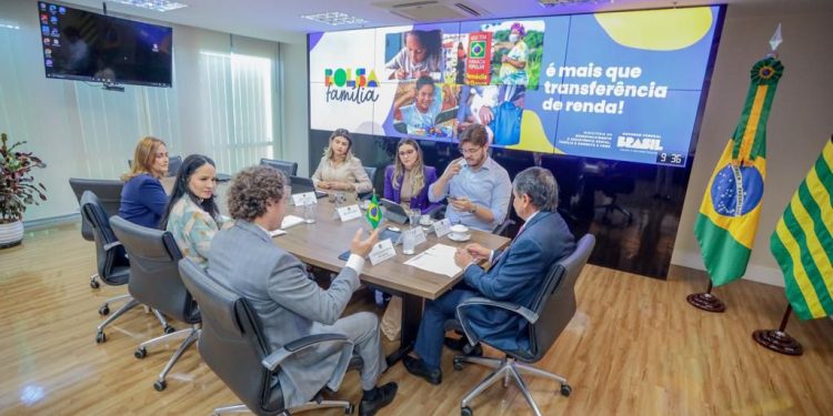 Veneziano e Bruno se reúnem com ministro Wellington Dias para ampliar restaurantes populares e outras ações sociais em Campina Grande