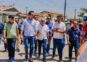 Cícero Lucena dedica dia inteiro a agenda no Valentina, com entrega de obras e ações em benefício dos moradores