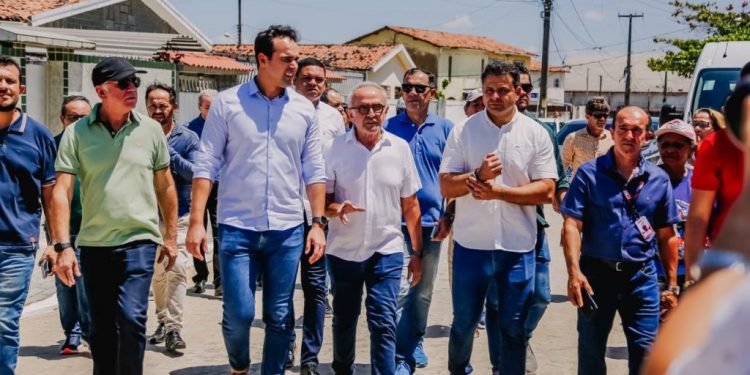 Cícero Lucena dedica dia inteiro a agenda no Valentina, com entrega de obras e ações em benefício dos moradores