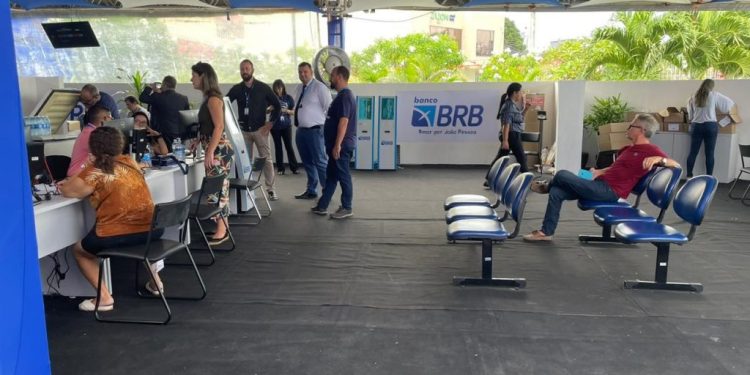 Prefeitura de João Pessoa antecipa salários de agosto e servidores podem efetuar transações via app BRB Mobile