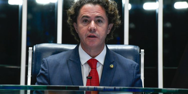 Veneziano preside sessão no Senado Federal para ampliar divulgação da AME – Atrofia Muscular Espinhal