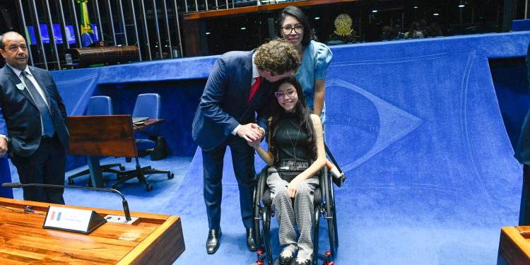 Veneziano preside sessão no Senado Federal para ampliar divulgação da AME – Atrofia Muscular Espinhal