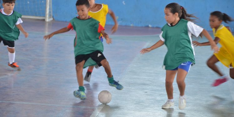 Projeto social e esportivo Campeões do Futuro abre inscrições para futsal e futebol de campo