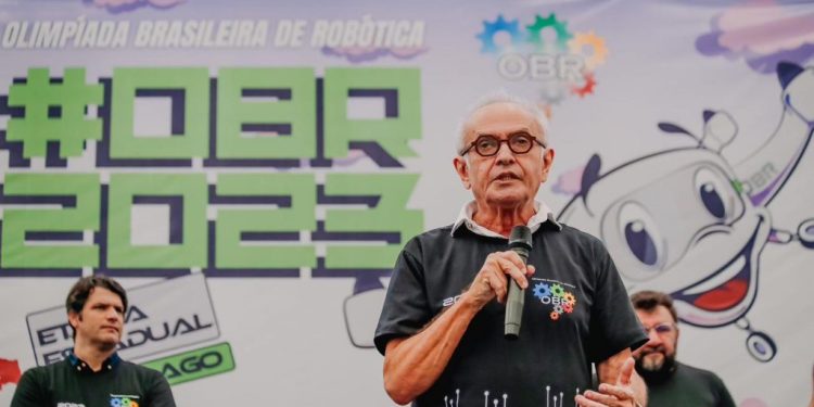 Cícero reafirma compromisso da Prefeitura seguir investindo em tecnologia durante abertura da Olimpíada Brasileira de Robótica