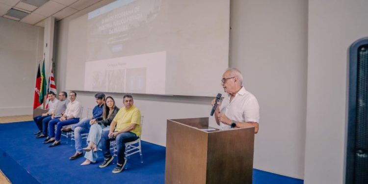 Cícero Lucena anuncia terceirização de cemitérios, hospitais e Zona Azul da Capital