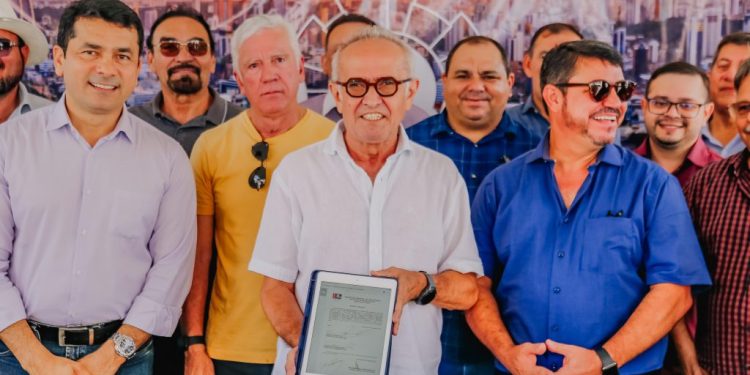 Cícero Lucena autoriza obras para construção de ponte e passarela no Bairro São José