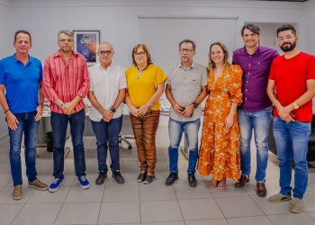 Cícero Lucena garante pagamento do piso da Enfermagem e convida sindicato para acompanhar todos os detalhes