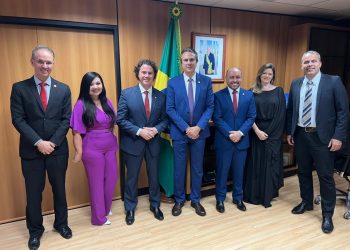 Ministro da Educação garante a Veneziano e ao reitor da UFCG construção do complexo esportivo do Campus de Campina Grande