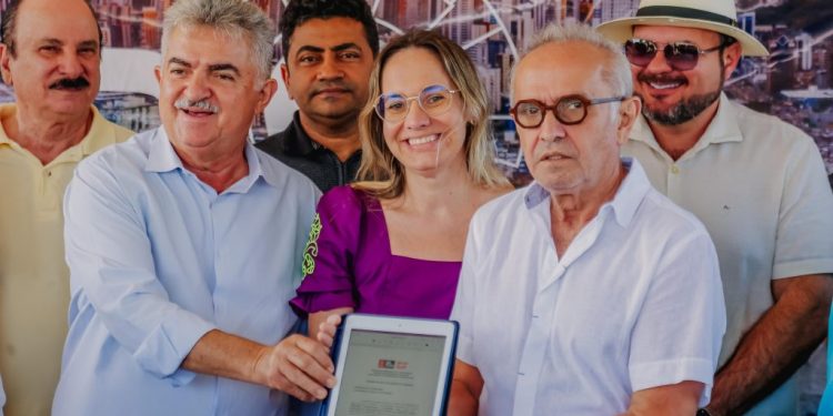 Cícero autoriza obras da USF do Jardim Cidade Universitária e reforça compromisso de cobrir toda cidade com serviços de Saúde