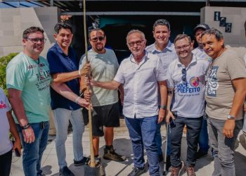 Em um único dia, Cícero Lucena entrega 31 ruas pavimentadas em 17 bairros da Capital, e 52 vias asfaltadas