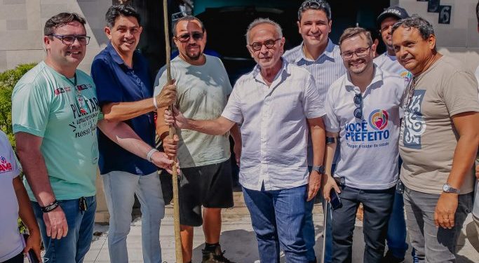 Em um único dia, Cícero Lucena entrega 31 ruas pavimentadas em 17 bairros da Capital, e 52 vias asfaltadas