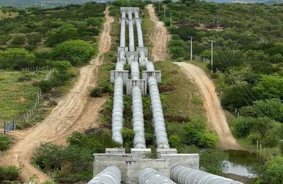 João Azevêdo destaca importância na segurança hídrica da Paraíba durante visita às obras do Canal Acauã-Araçagi com ministro Waldez Góes