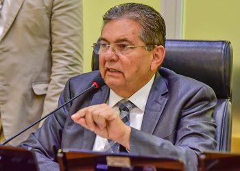 Adriano Galdino parabeniza governador pela desoneração do extra das Forças de Segurança