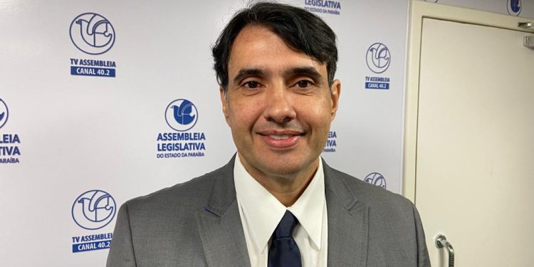 André Gadelha denuncia que dívidas da prefeitura impediram a chegada de mais de R$ 12 milhões em recursos para Sousa
