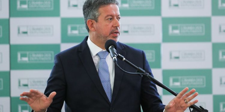 Lira promete votação de arcabouço fiscal na próxima semana