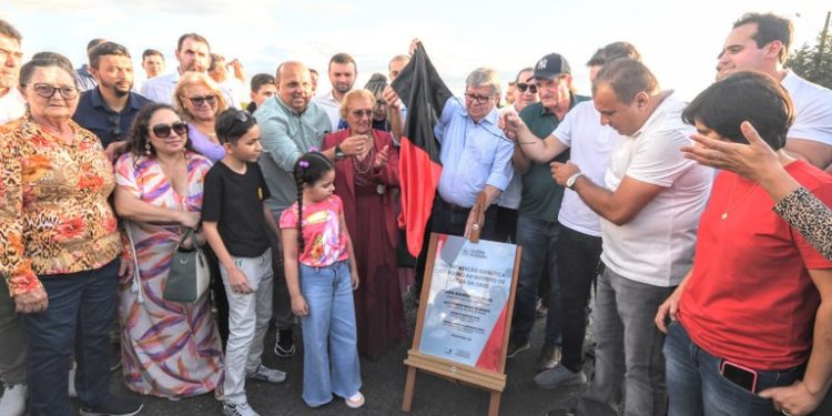 Governador inaugura pavimentação asfáltica, inspeciona obras de educação e anuncia novos investimentos em Princesa Isabel