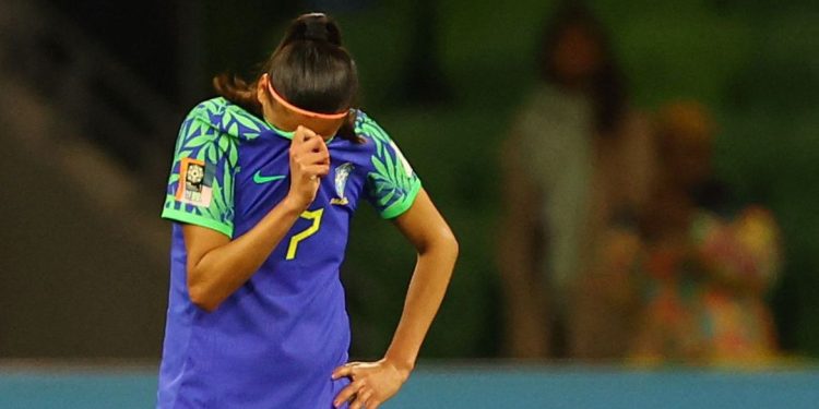 Brasil fica no 0 a 0 contra Jamaica e dá adeus à Copa Feminina