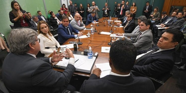 João se reúne com bancada federal e discute projetos estruturantes para o estado