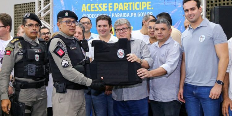 João entrega benefícios no valor de R$ 37 milhões e ouve novas demandas da população durante audiência do ODE em Santa Luzia