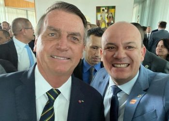 Cabo Gilberto afirma que coloca a mão no fogo por Bolsonaro, mas ressalta: “perfeito, só Deus”