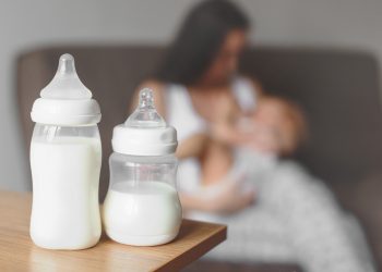Bebês que são amamentados pelo leite materno têm 33% menos risco de morrer no primeiro ano de vida