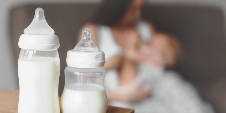 Bebês que são amamentados pelo leite materno têm 33% menos risco de morrer no primeiro ano de vida
