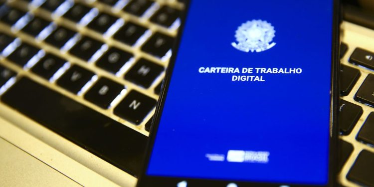 Brasil gerou 142.702 novos empregos formais em julho