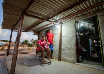 Após um século, comunidade quilombola recebe luz pela 1ª vez graças a energia solar em Alagoas