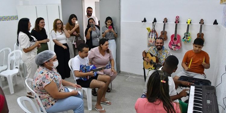 Governo da Paraíba amplia atenção à pessoa autista e seus familiares em João Pessoa